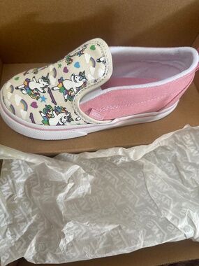 New in box pink unicorn/rainbow velcro lace Vans